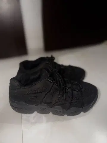 FILA 블랙 스니커즈