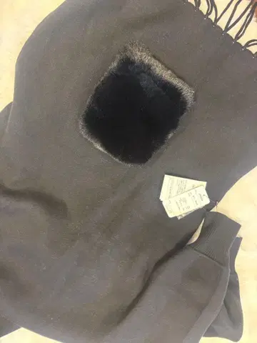 다크 그레이 플리스 머플러 인조 모피 포함