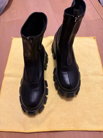 블랙 가죽 통굽 부츠 [ 24시간 이내 발송 ]