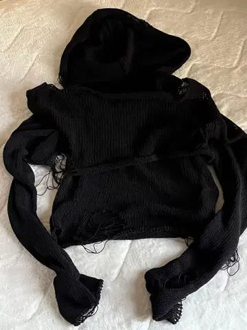 [ LAGUA GEM ] 후드 부착 블랙 니트 스웨터