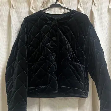 ZARA 블랙 벨로아 퀼팅 자켓 블루종