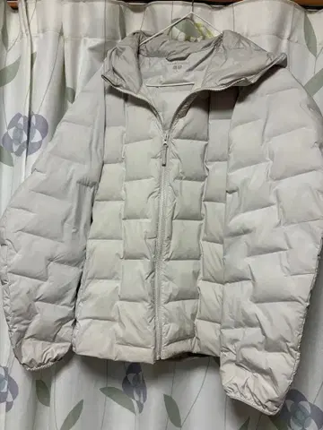 퍼프 테크 후드티 화이트 유니클로