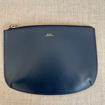 A.P.C 클러치백 네이비