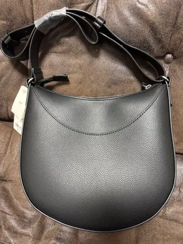 [ 새상품 미사용 ] UNIQLO 레더 터치 원 핸들 백 블랙