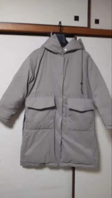 Chacott 후드 부착 다운 자켓 그레이와 베이지 사이