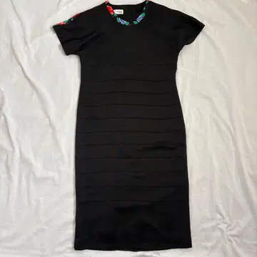 백 버튼 꽃무늬 라인 반팔 스트레이트 롱 원피스 블랙 깔끔