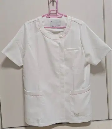 하나에모리 라운드 파이핑 넥 자켓 화이트 x 핑크 4L 사이즈