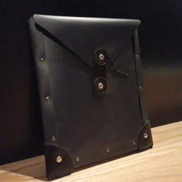 GLOBE-TROTTER iPhone bag