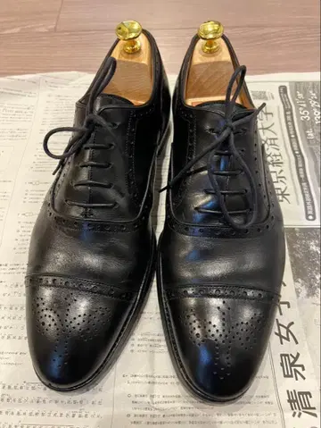 삼양산장 펀치드 캡토 메달리온 드레스 슈즈 / 블랙 / 가죽