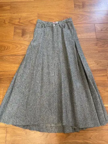 MADISON BLUE 그레이 플레어 롱 스커트