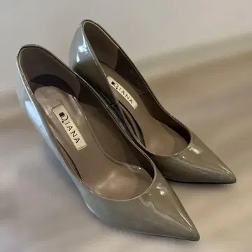 DIANA 그레이 에나멜 하이힐