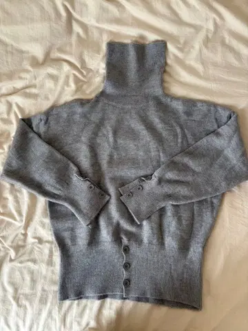구김 터틀 버튼 니트 그레이 하이넥 디자인 니트 멋짐