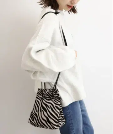 렐룸 제브라 자카드 백