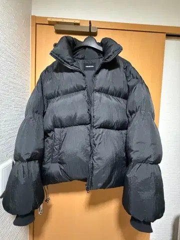 FEKETE 다운 자켓