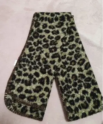 레오파드 무늬 넥워머