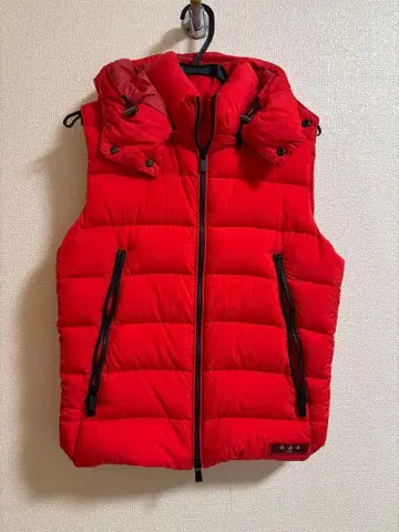 TATRAS 빨간색 다운 베스트