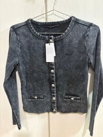 미사용 새상품 GUESS 하트 버튼 긴팔 가디건 XS