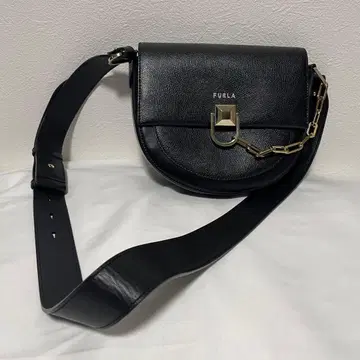 새상품급 FURLA 블랙 숄더백