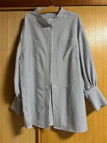 후즈 후 치코 스트라이프 벌룬 소매 셔츠