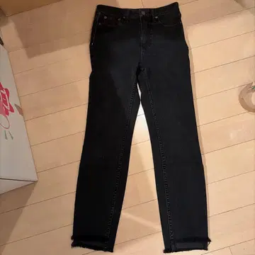 블랙 스키니 데님 프린지 밑단