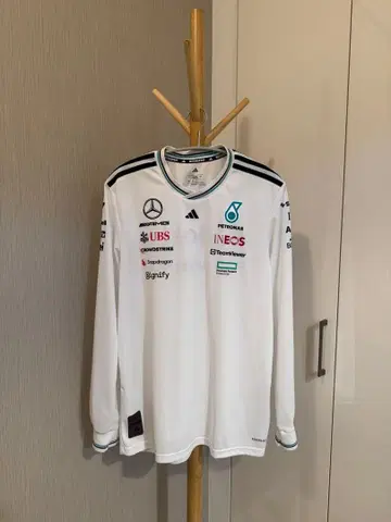 AMG Petronas F1 Team Shirt 화이트