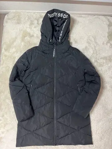 RUSTY 후드 부착 블랙 다운 자켓