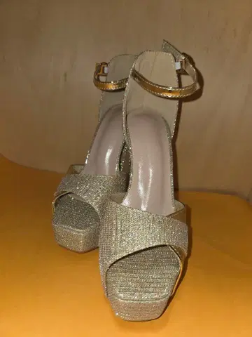 골드 글리터 스트랩 하이힐 (14cm 힐 35 사이즈)