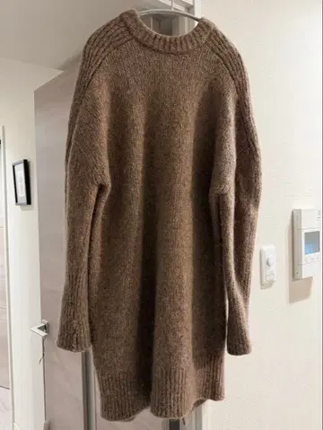 HYKE 백 슬릿 긴팔 니트 스웨터