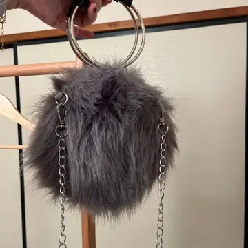 그레이 퍼 폼폼 숄더백 한국 스타일