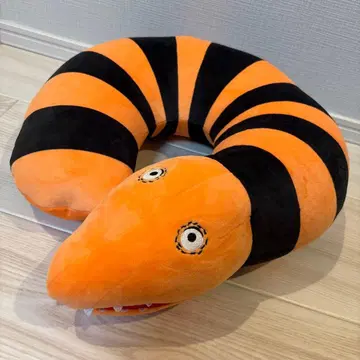 디즈니 스토어 나이트메어 비포 크리스마스 스네이크 넥 필로우