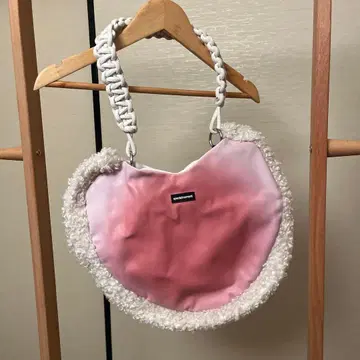 하트 모양 핑크 그라데이션 숄더백