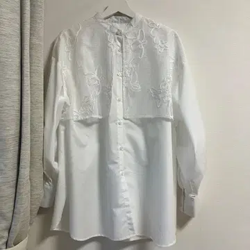 lumier 뤼미에 자수 화이트 셔츠 사슴 코드 디자인