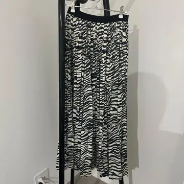 08 서커스 플리츠 롱 스커트 제브라 패턴