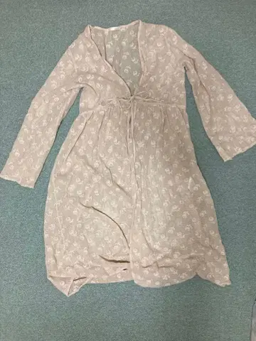 에카 소포 꽃무늬 레이스 가운