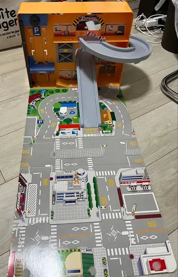 토미카 주차장 세트 슬로프 포함