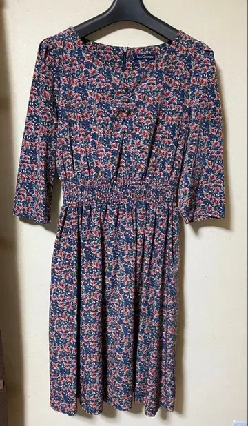 Lois CRAYON 로이스크레용 꽃무늬 7부 소매 원피스