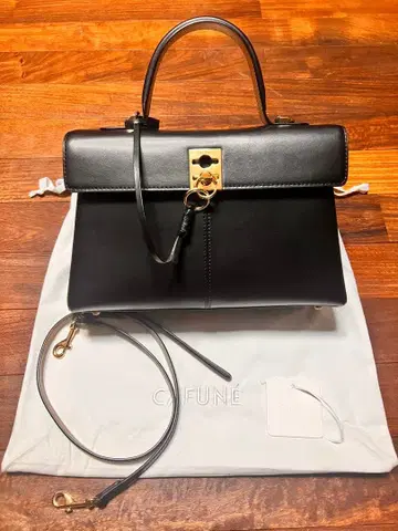 CAFUNE STANCE BAG 블랙 골드 금장 장식
