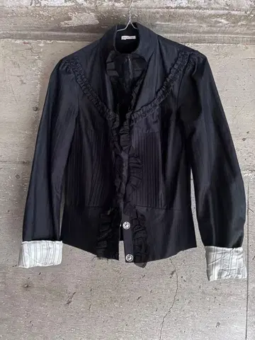 [ 미착용 새상품 ] just in case 프릴 자켓