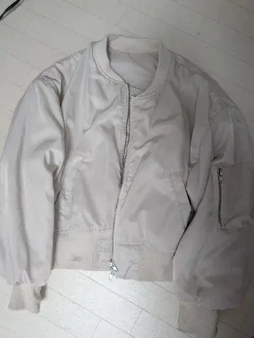 라이트 베이지 봄버 자켓