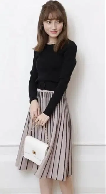 미사용 아푸와이저 리셰 배색 아이렛 플레어 니트 원피스