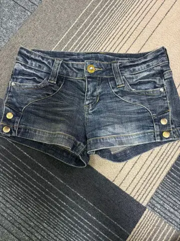 CECIL McBEE 다크 데님 숏팬츠 사이즈 24