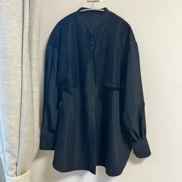 lumier 뤼미에 블랙 코드 레이스 오버 셔츠