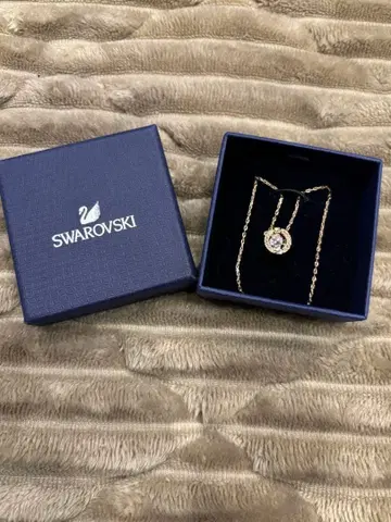 Swarovski 라운드 펜던트 목걸이