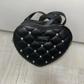하트형 블랙 숄더백 펄 장식