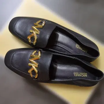 MICHAEL KORS 블랙 로퍼