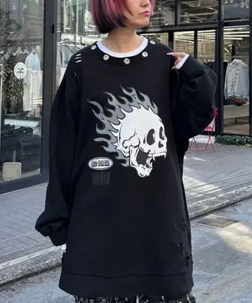 새상품 Candy Stripper/FIRE SKULL DAMAGE 맨투맨