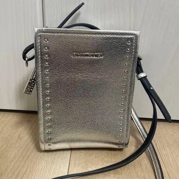 스터드 장식 실버 숄더백