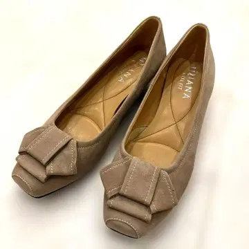 DIANA 리본 포함 그레이 스웨이드 펌프스