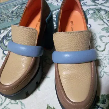 유니크 디자인 통굽 로퍼