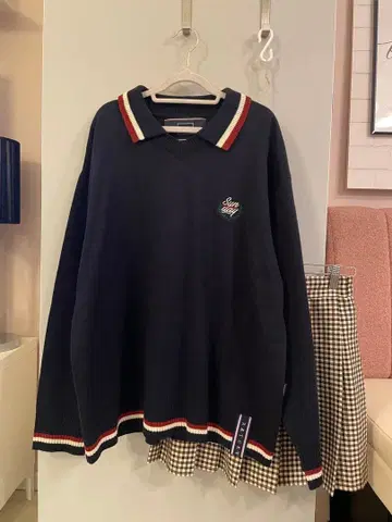 로맨틱크라운 네이비 긴팔 니트